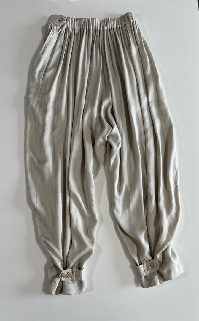 Curensology サテンタックパンツ　エクリュ　36 2025AW