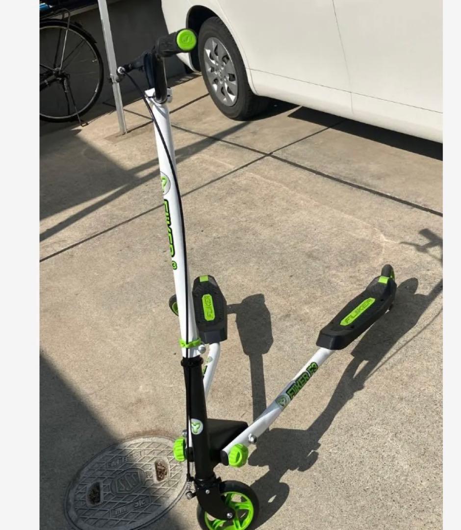 Yフリッカー　F3 トイザらス　スケーター　スケボー　自転車