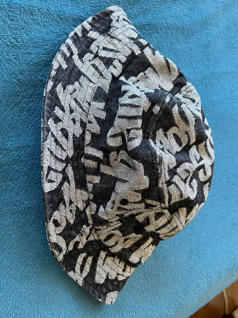 ひ*う様 Supreme バケットハット M/L ブラック/ホワイト