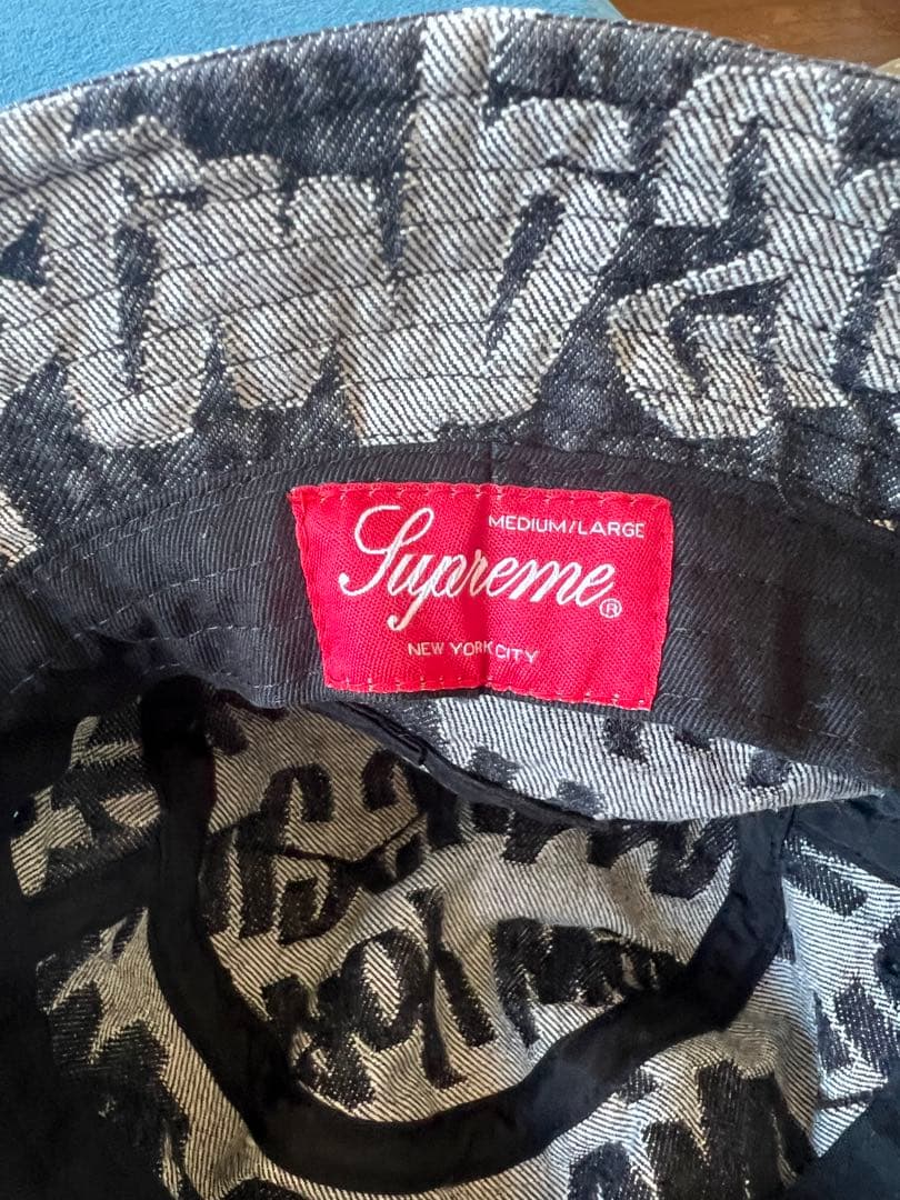 ひ*う様 Supreme バケットハット M/L ブラック/ホワイト