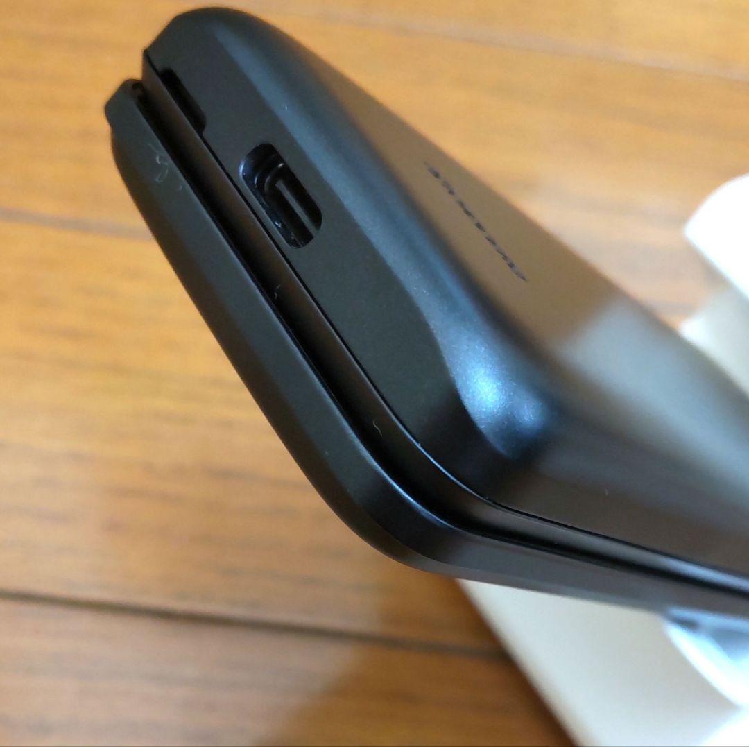 【美品】GRATINA KYF42 ブラック　携帯電話