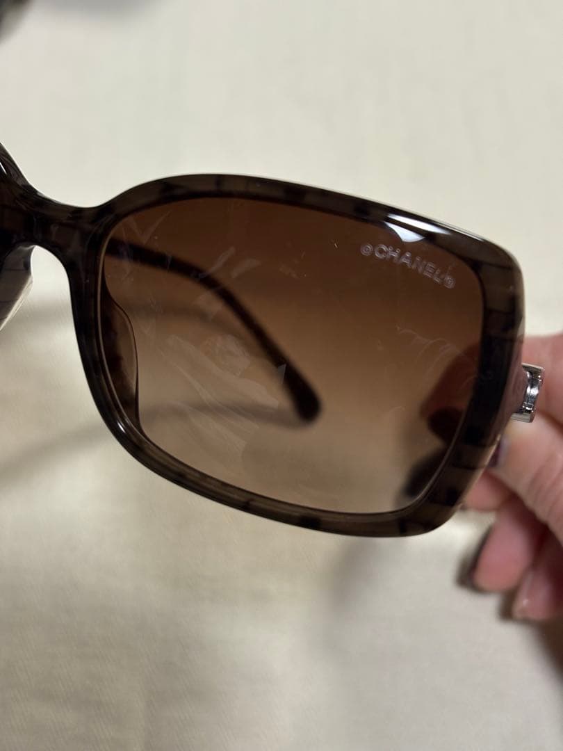 CHANEL スクエア型サングラス ブラウンレンズ