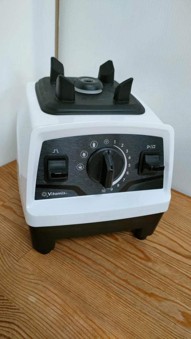 【未使用に近い】バイタミックスE520　ホワイト　保証書つき　1607