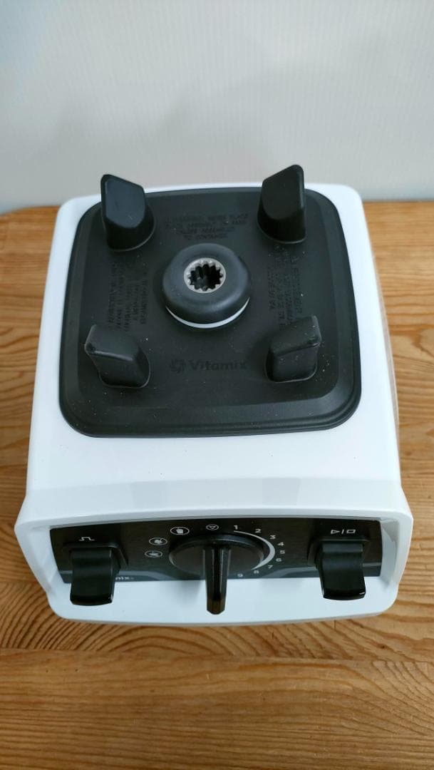 【未使用に近い】バイタミックスE520　ホワイト　保証書つき　1607
