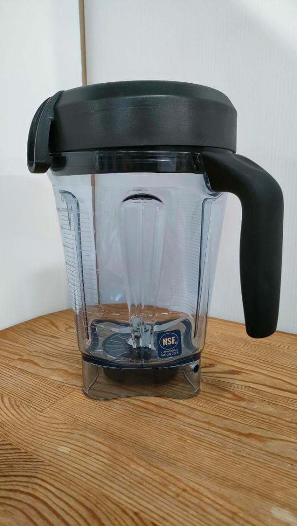 【未使用に近い】バイタミックスE520　ホワイト　保証書つき　1607