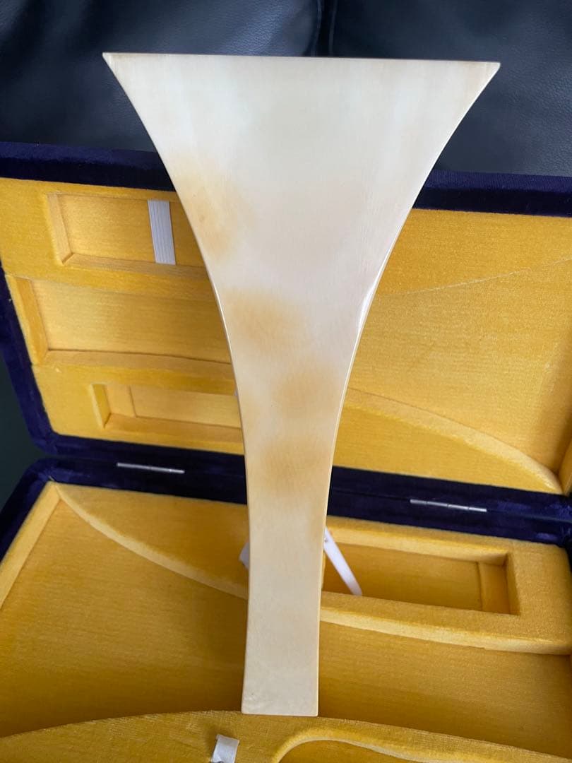 三味線 紅木子持綾杉金細 二枚溝極上天然素材 バチケース付き　糸巻バチ天然素材