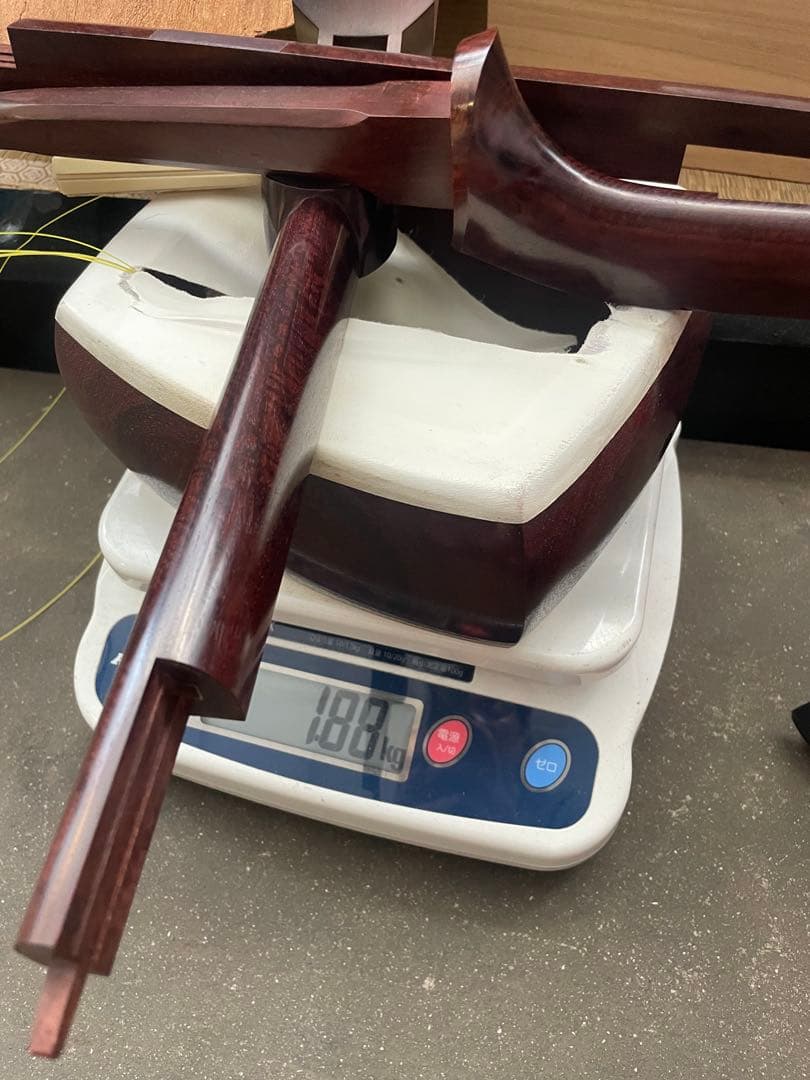 三味線 紅木子持綾杉金細 二枚溝極上天然素材 バチケース付き　糸巻バチ天然素材