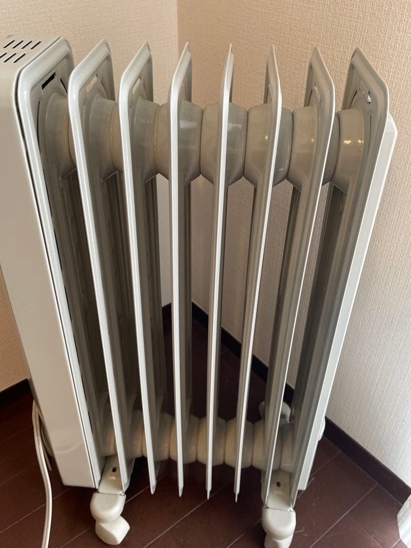 デロンギDelonghi 8-10畳23年式　美品