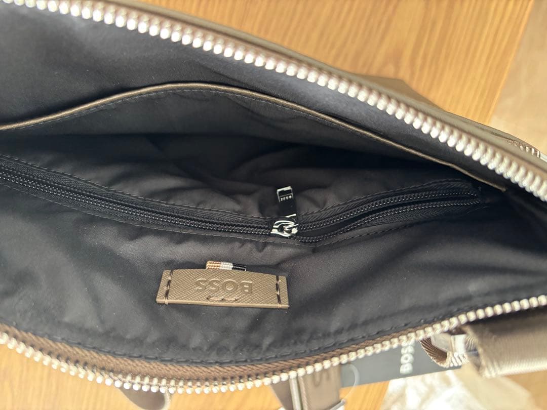 BOSS ブラック ショルダーバッグ