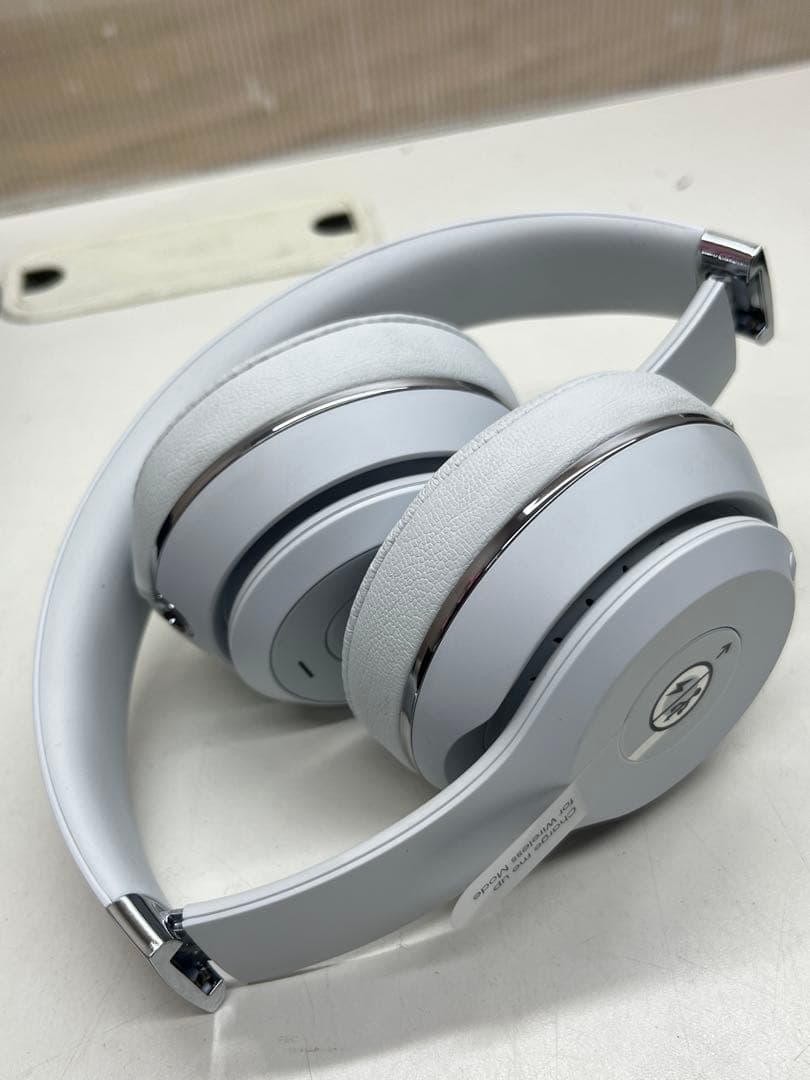 Beats Solo3 Wireless ヘッドホン　シルバー