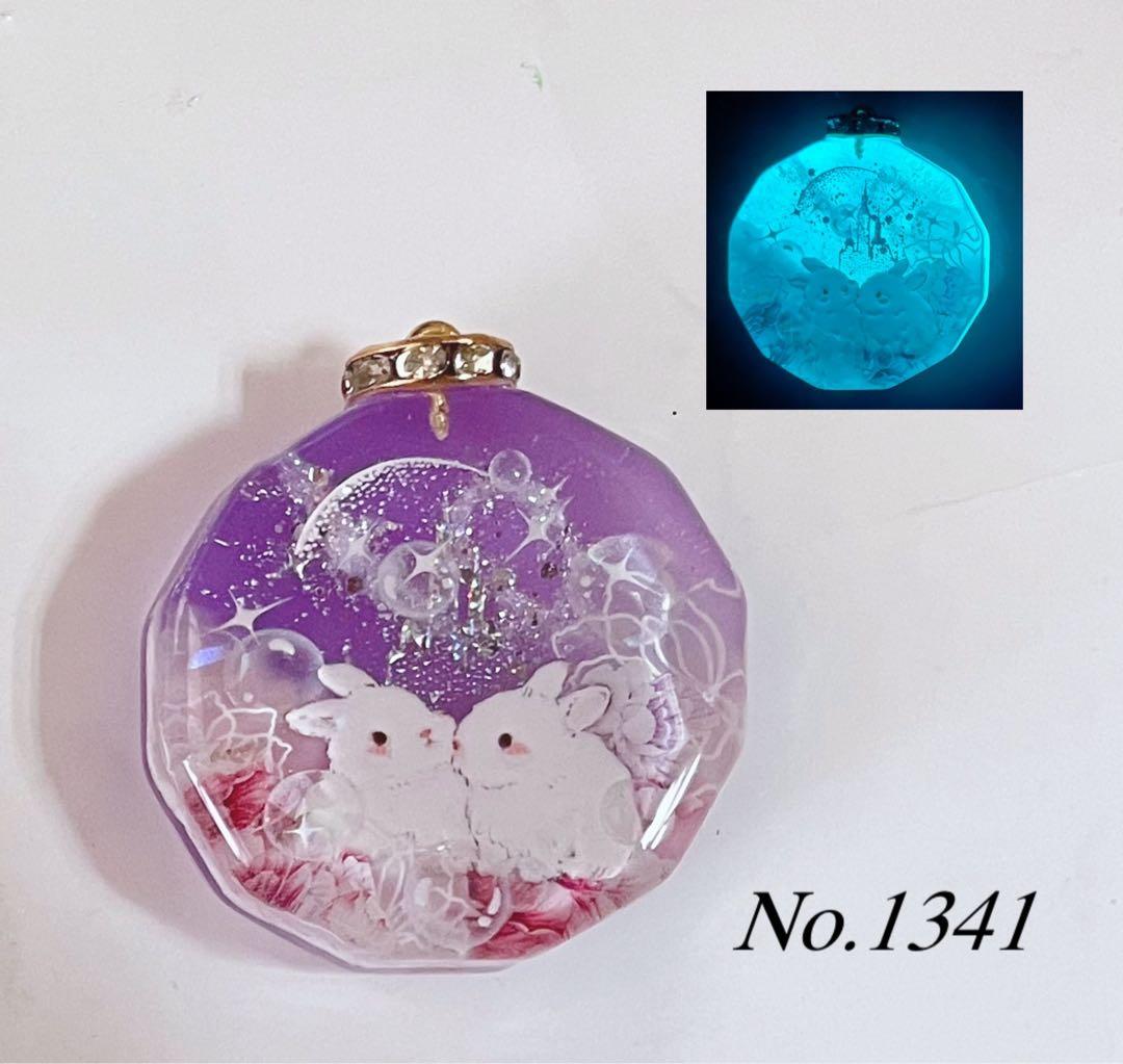 RUKURUKU/お城とうさぎ　薔薇　銀河　蓄光　オルゴナイトキーホルダー