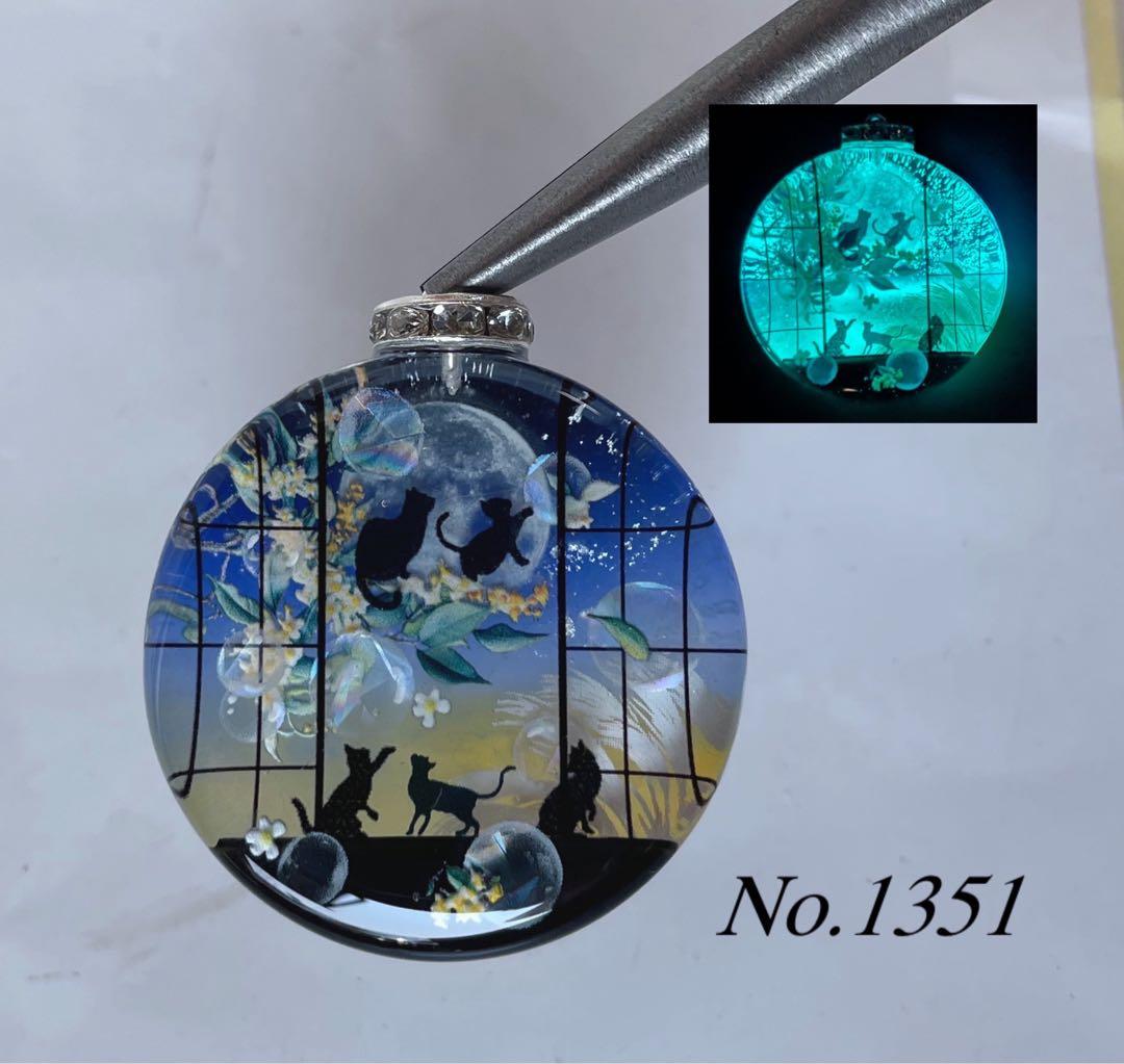 RUKURUKU/お城とうさぎ　薔薇　銀河　蓄光　オルゴナイトキーホルダー