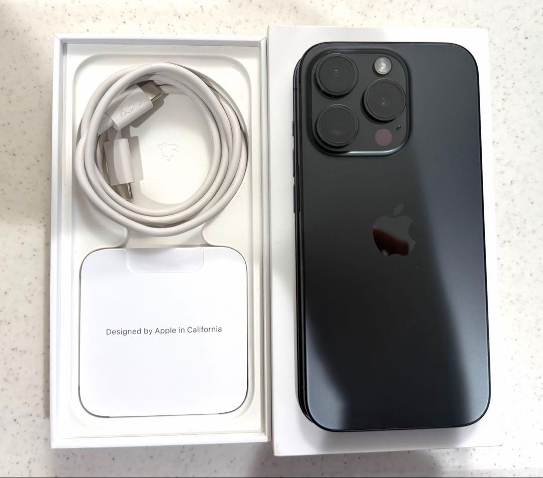 iPhone15pro 本体　256GB ブラックチタニウム