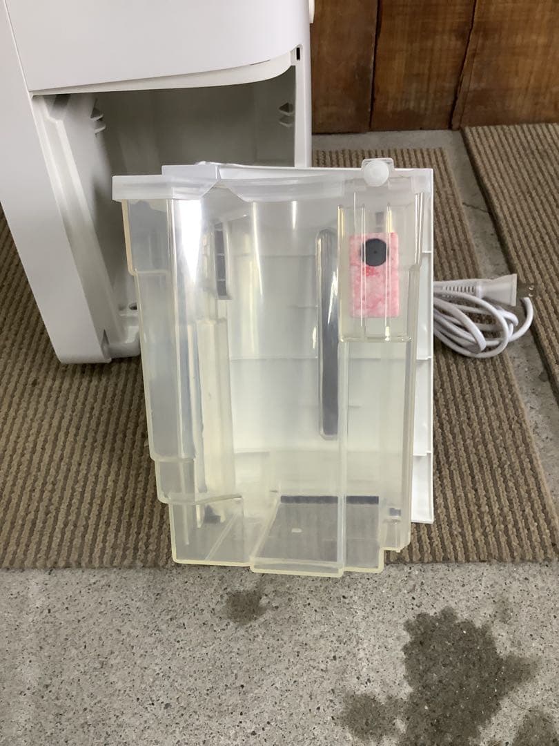 SHARP 除湿機 ホワイト　R5569