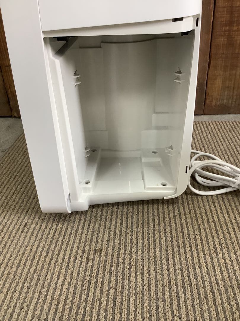 SHARP 除湿機 ホワイト　R5569