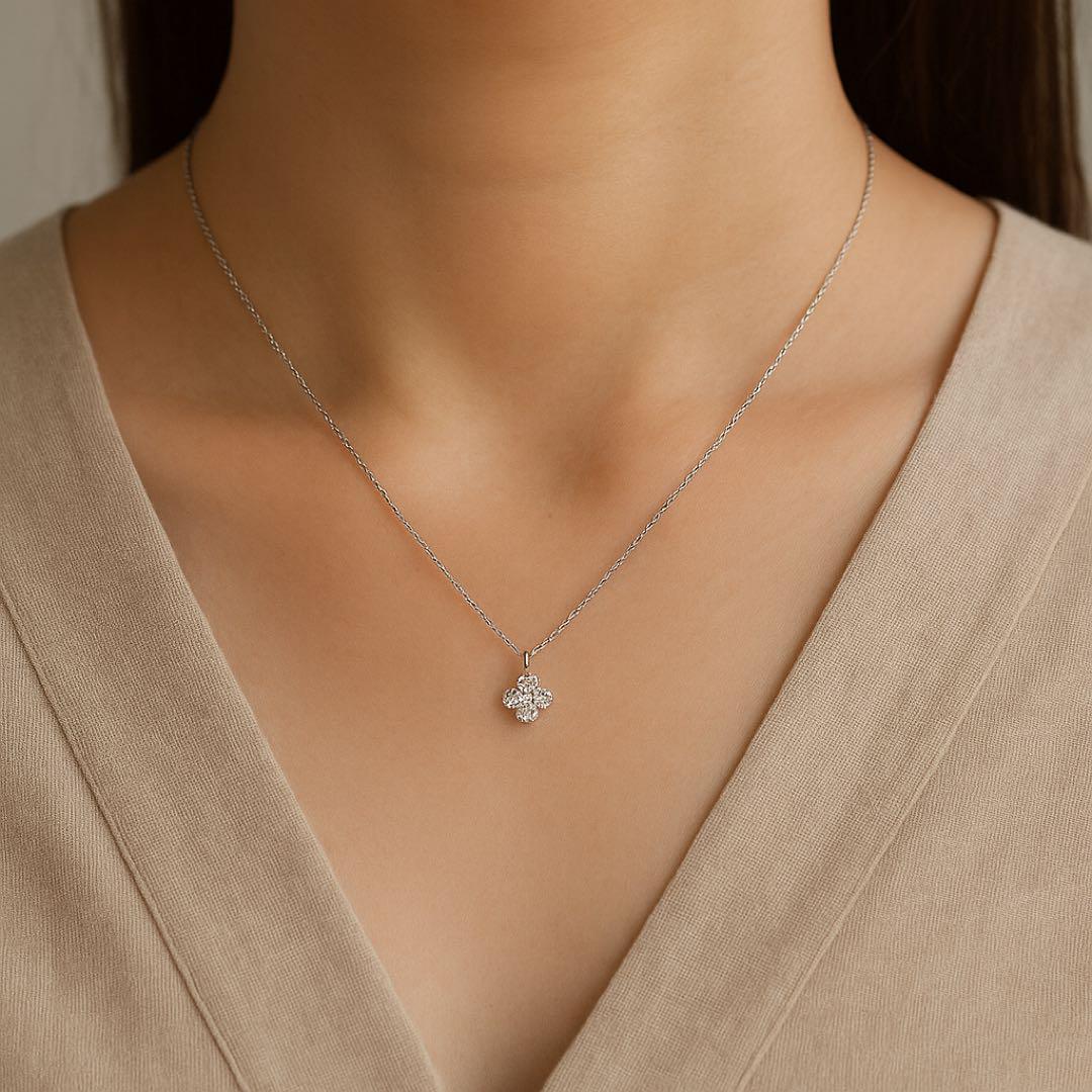 Pt850 幸せを呼ぶ　小さなクローバー ネックレス プラチナ