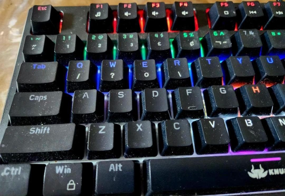 Teclado mecânico RGB para jogos