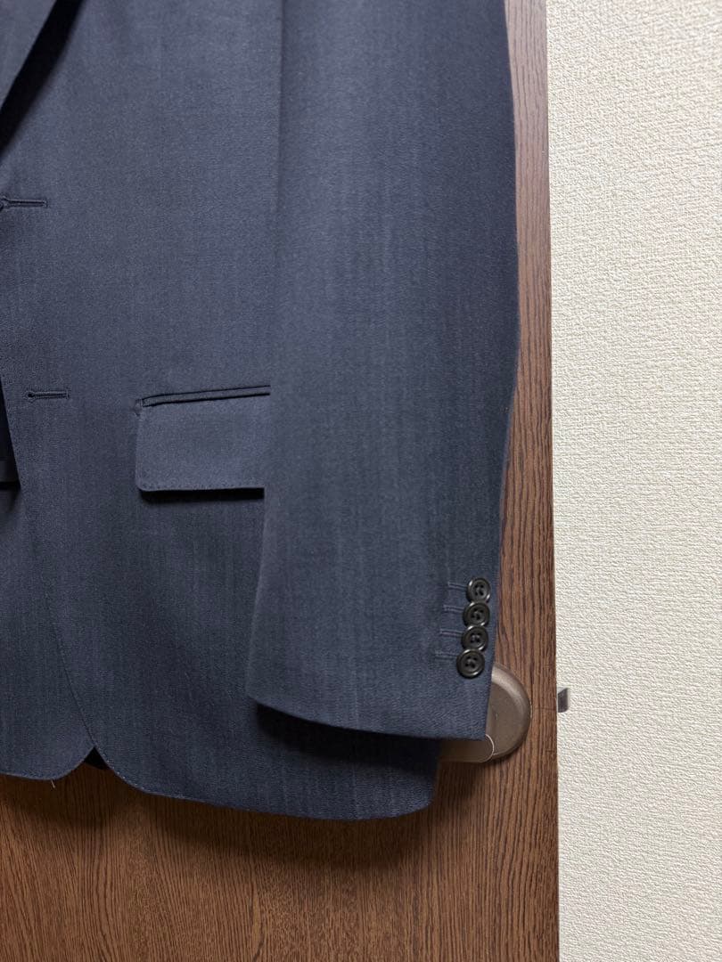 A6新品未使用！高品質！高級感のある最新ネイビー3ピーススーツ！素敵な１着！秋冬