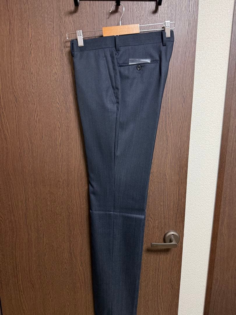 A6新品未使用！高品質！高級感のある最新ネイビー3ピーススーツ！素敵な１着！秋冬