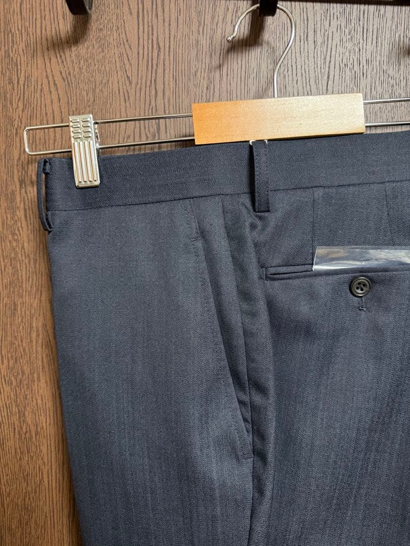 A6新品未使用！高品質！高級感のある最新ネイビー3ピーススーツ！素敵な１着！秋冬