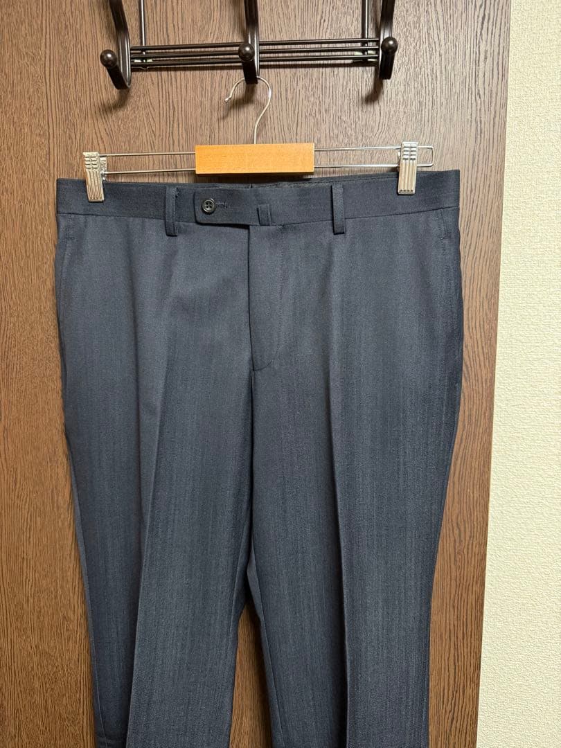 A6新品未使用！高品質！高級感のある最新ネイビー3ピーススーツ！素敵な１着！秋冬