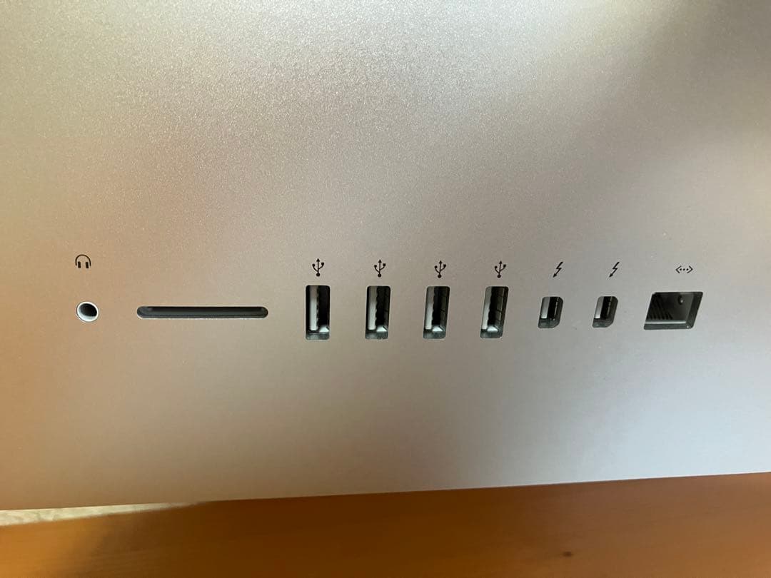 Apple iMac 21.5インチ Retina 4K (2015)