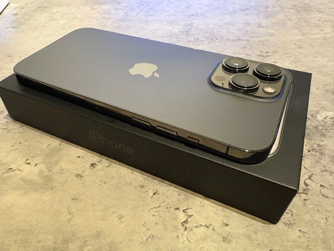 美品 iPhone13promax グラファイト 256GB バッテリー82%