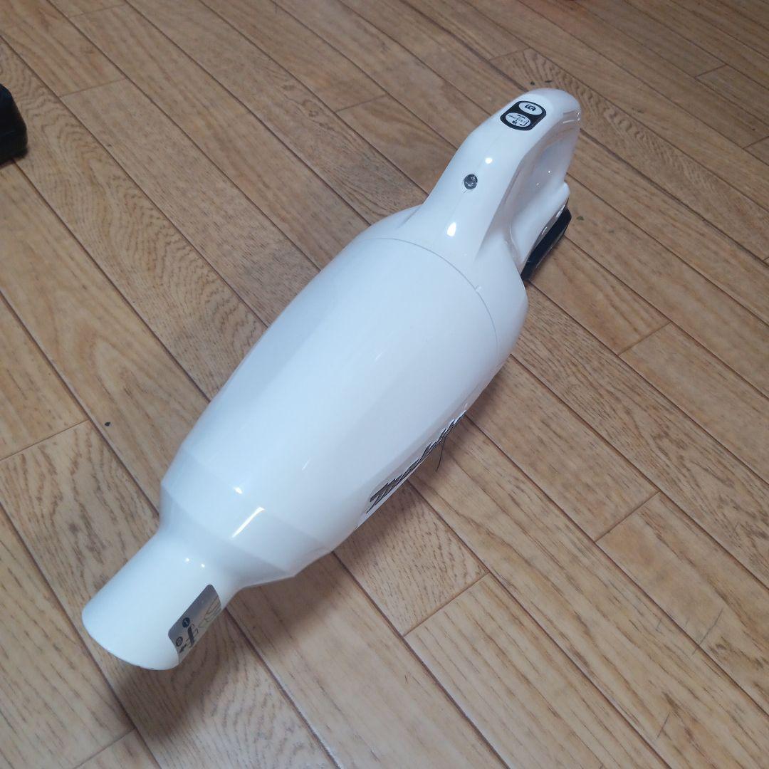 マキタ10.8V充電式クリーナーCL108FD 純正充電器、バッテリー付