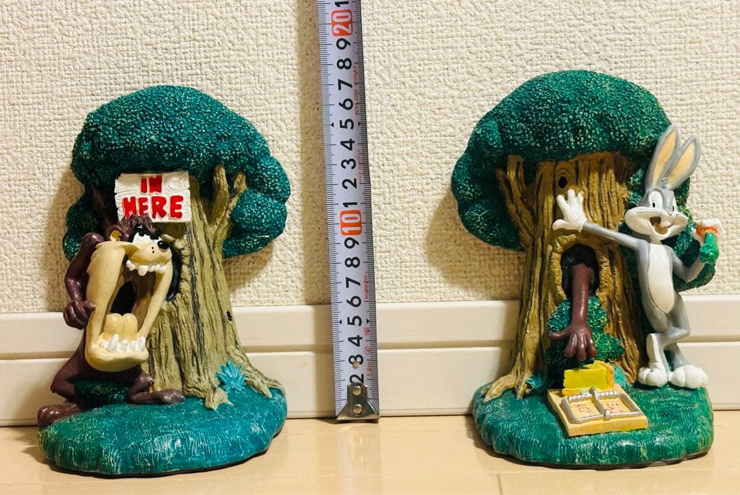 【LOONEY TUNES】ルーニー・テューンズ　バックスバニーブックスタンド