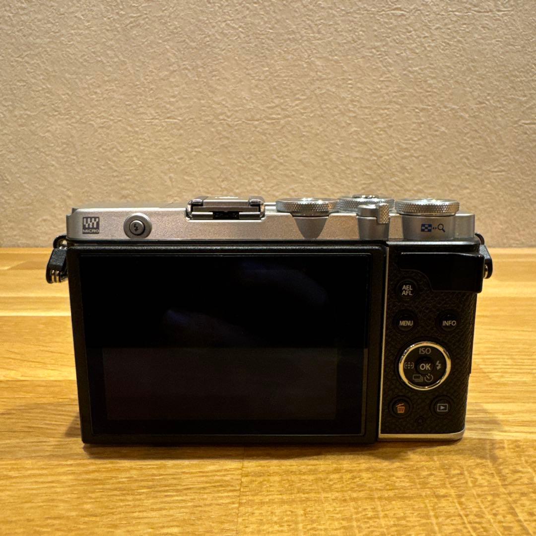 デジタルカメラ OLYMPUS PEN E-P7 M.ZUIKO 25mm F1.8