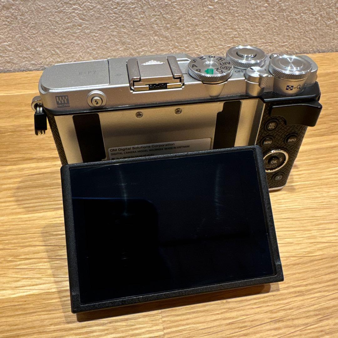 デジタルカメラ OLYMPUS PEN E-P7 M.ZUIKO 25mm F1.8