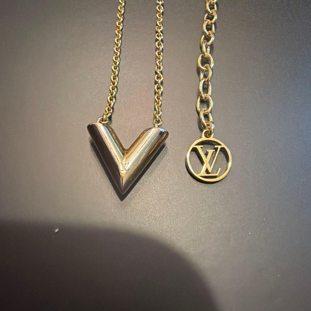 ルイヴィトン　ネックレス　LV エセンシャルV