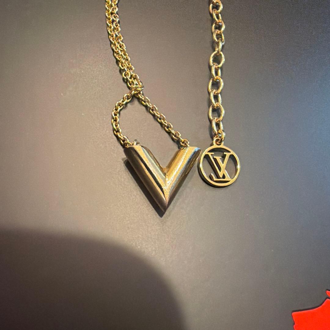 ルイヴィトン　ネックレス　LV エセンシャルV