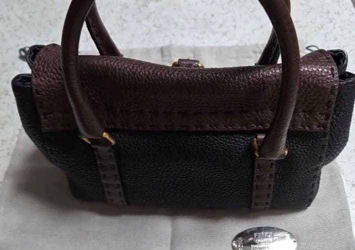 フェンディFENDI レザー ハンドバッグ 黒と茶色のコンビ
