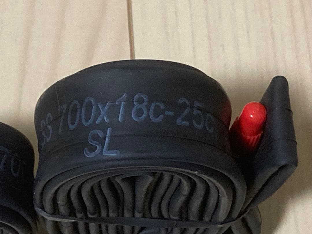 【新品未使用】BONTRAGER R3 700x25C タイヤ、チューブセット