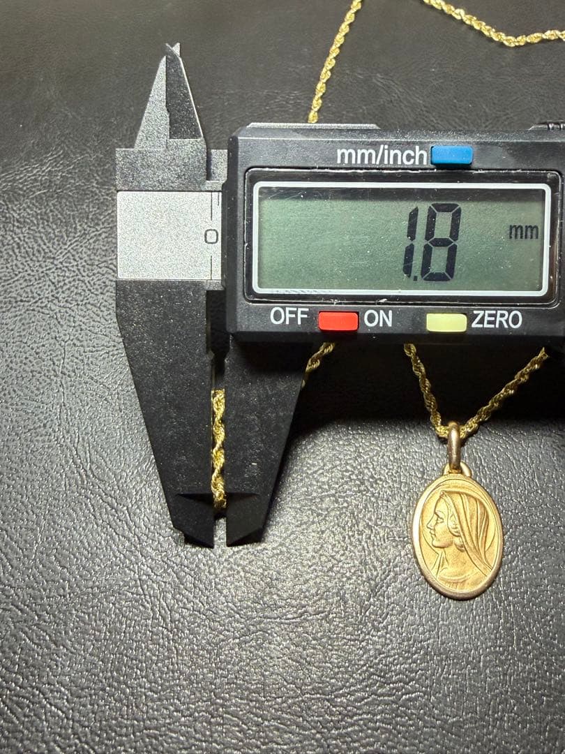 10Kゴールド ネックレス 女性の横顔