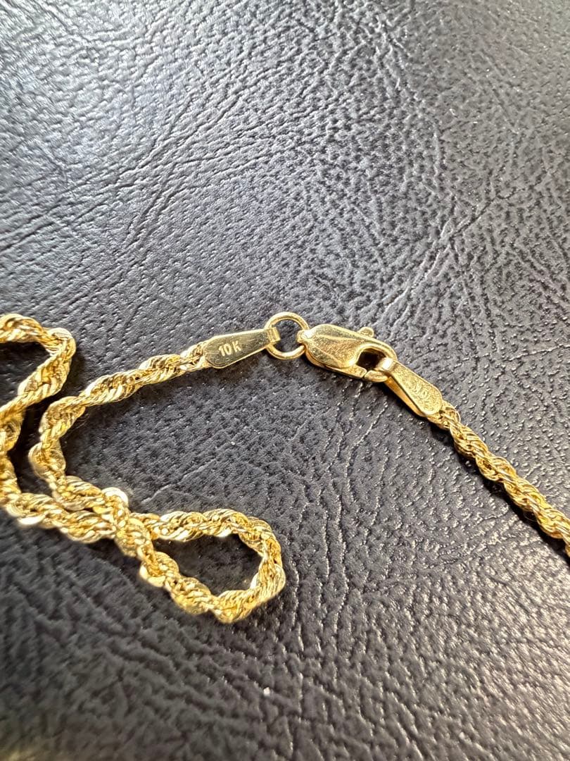 10Kゴールド ネックレス 女性の横顔