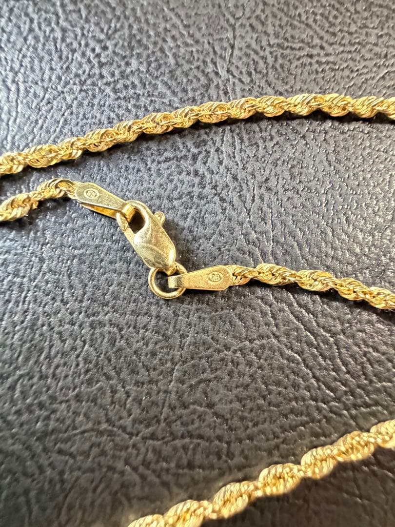 10Kゴールド ネックレス 女性の横顔