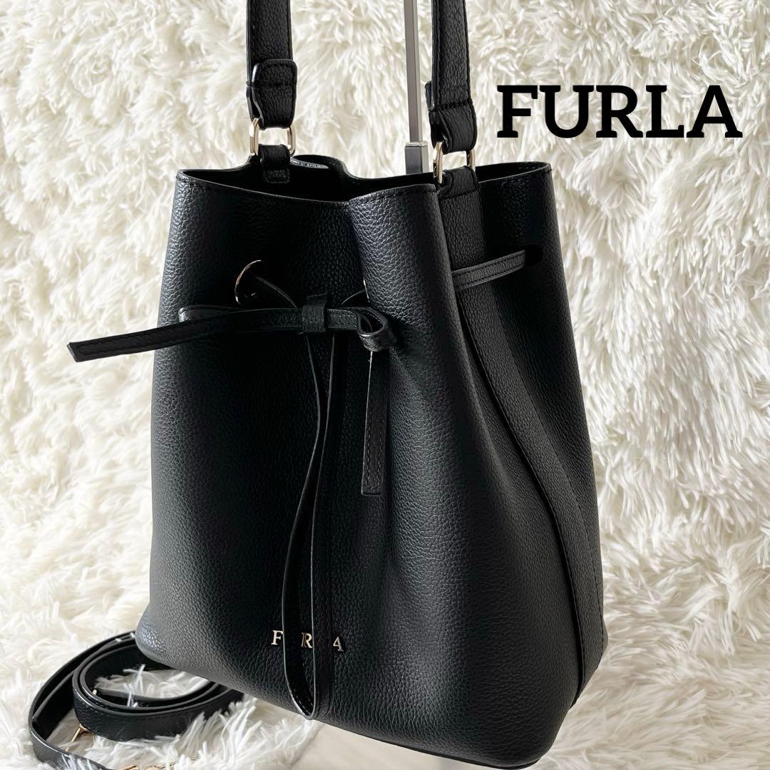 未使用級✨フルラ コスタンザ 巾着バッグ ショルダーストラップ付き レザー 黒