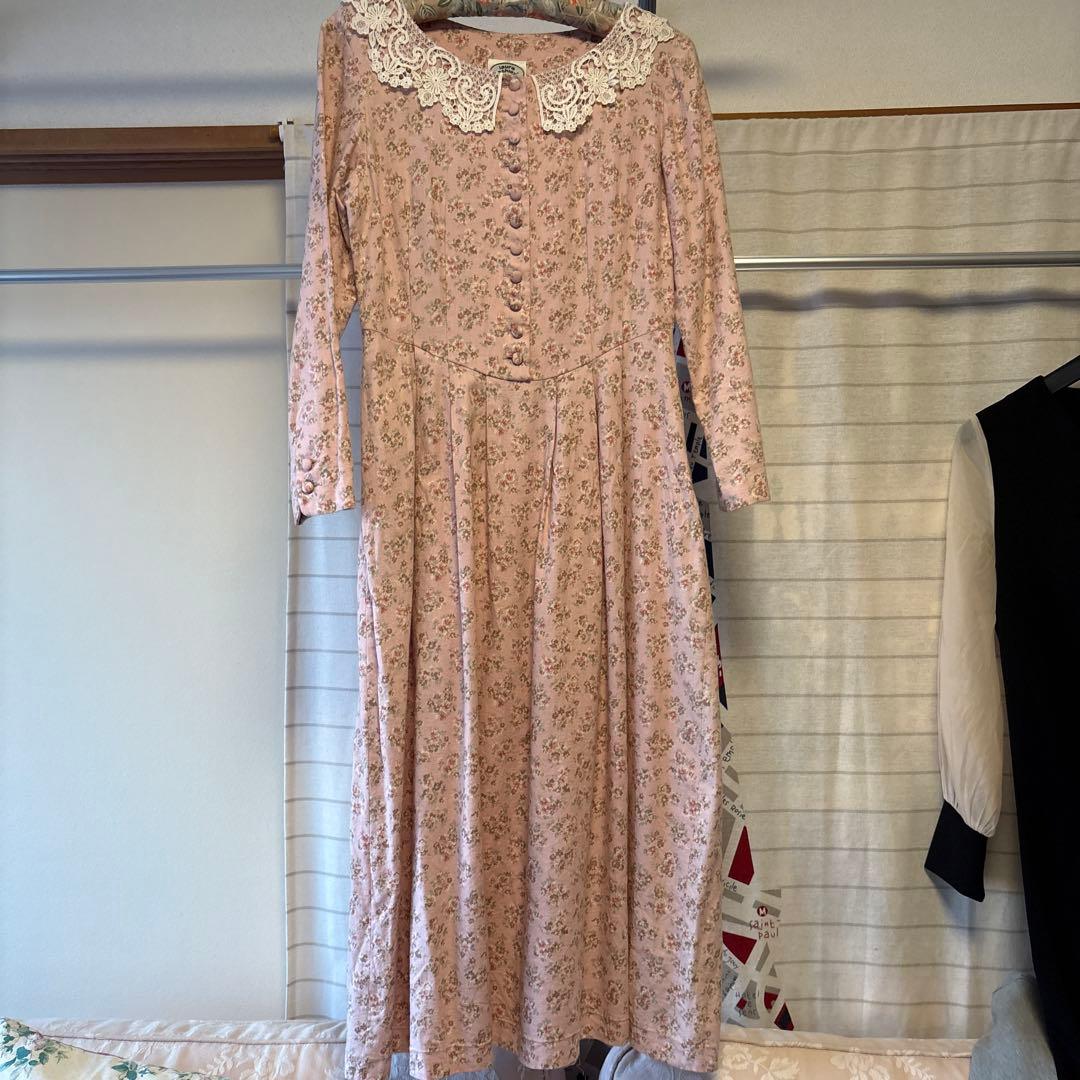 ユミックスです。 青花柄＆薄ピンクレース襟ワンピースセット