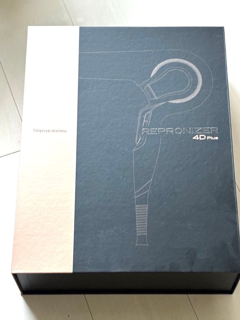 【ラーミア】REPRONIZER 4D Plus ヘアドライヤー 黒