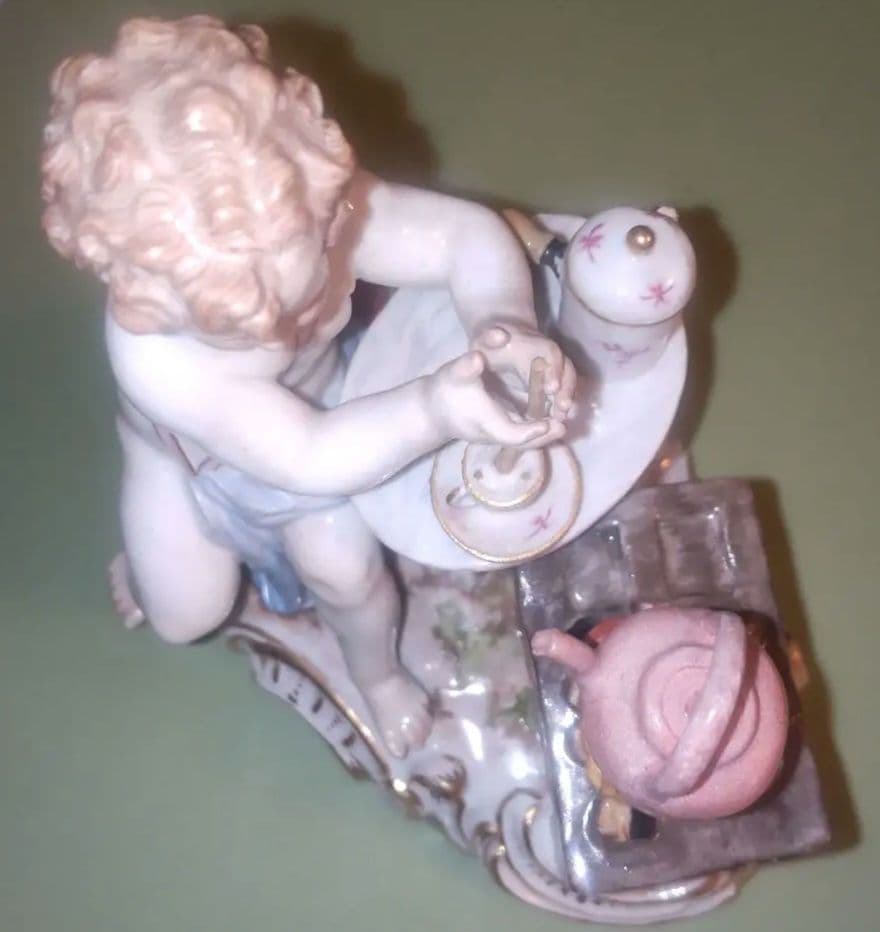 靴*も様 美品 マイセン ホットチョコレートを作る天使 フィギュリン