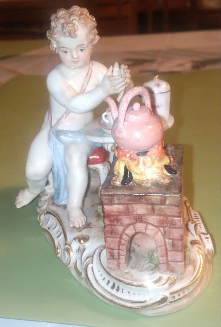 靴*も様 美品 マイセン ホットチョコレートを作る天使 フィギュリン