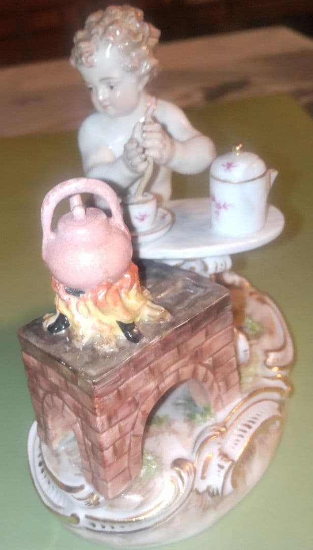 靴*も様 美品 マイセン ホットチョコレートを作る天使 フィギュリン