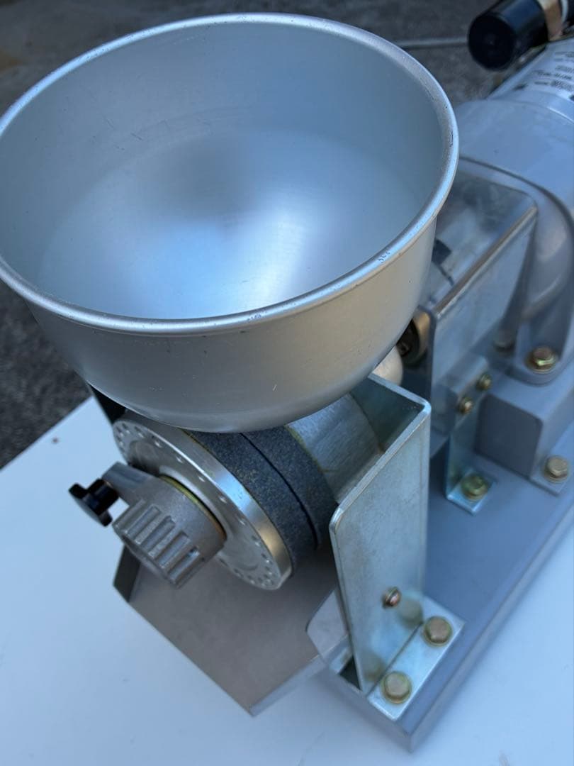 家庭で簡単‼️電動石臼製粉機　フシミ製作所　卓上タイプ