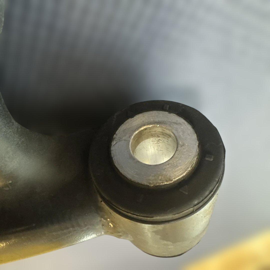 ZC33S スイフトスポーツ 純正フロントロアアーム