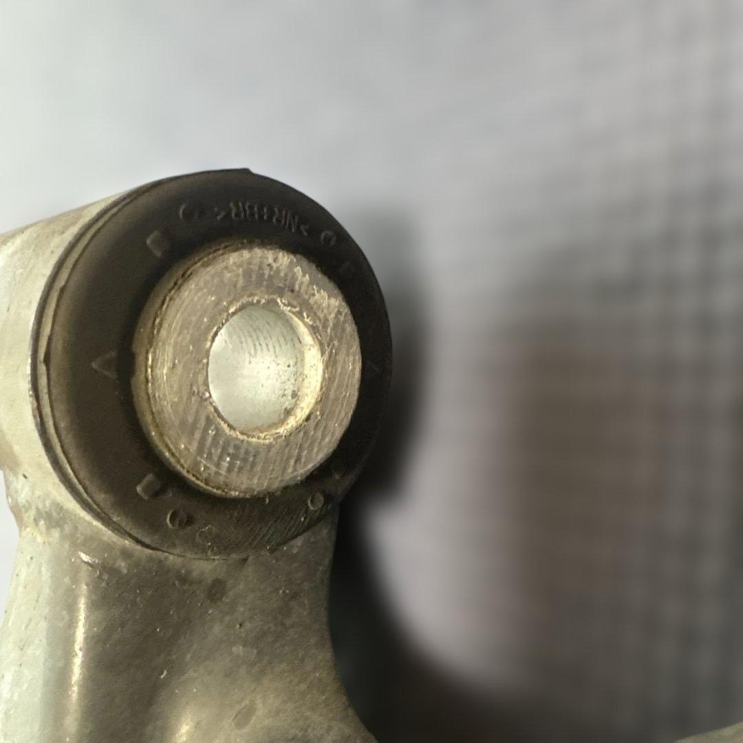 ZC33S スイフトスポーツ 純正フロントロアアーム