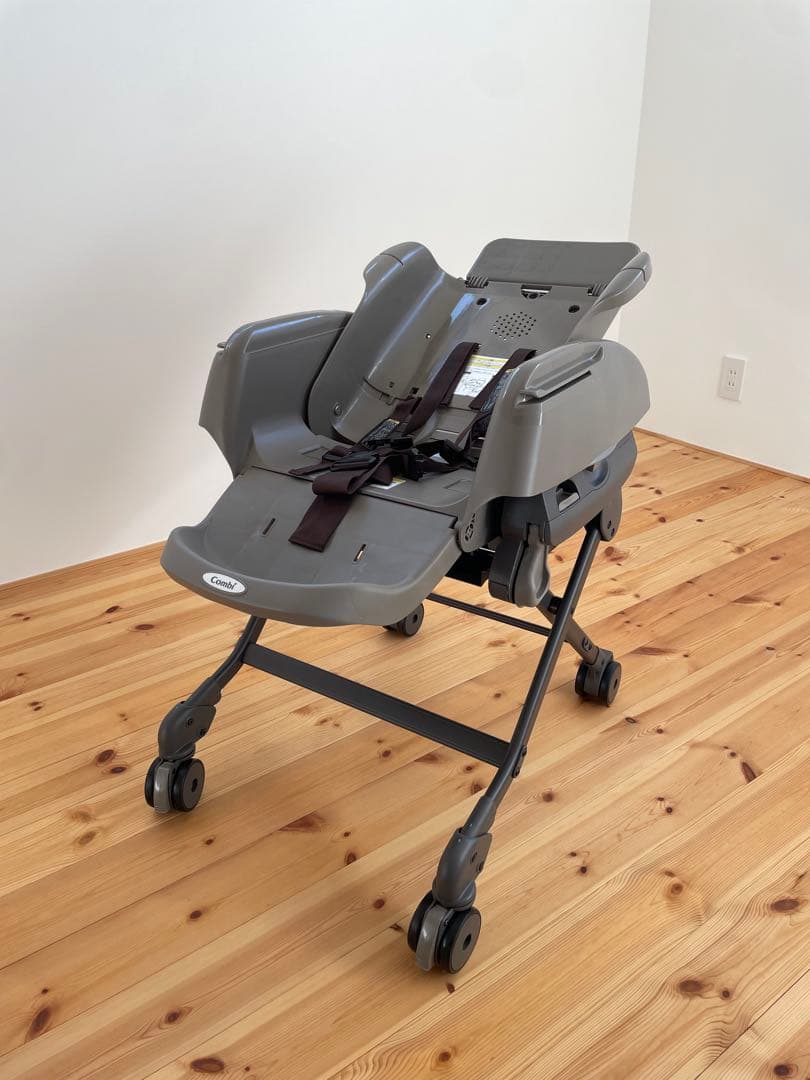 Combi ネムリラ AUTO SWING BD バースデイ限定デザイン