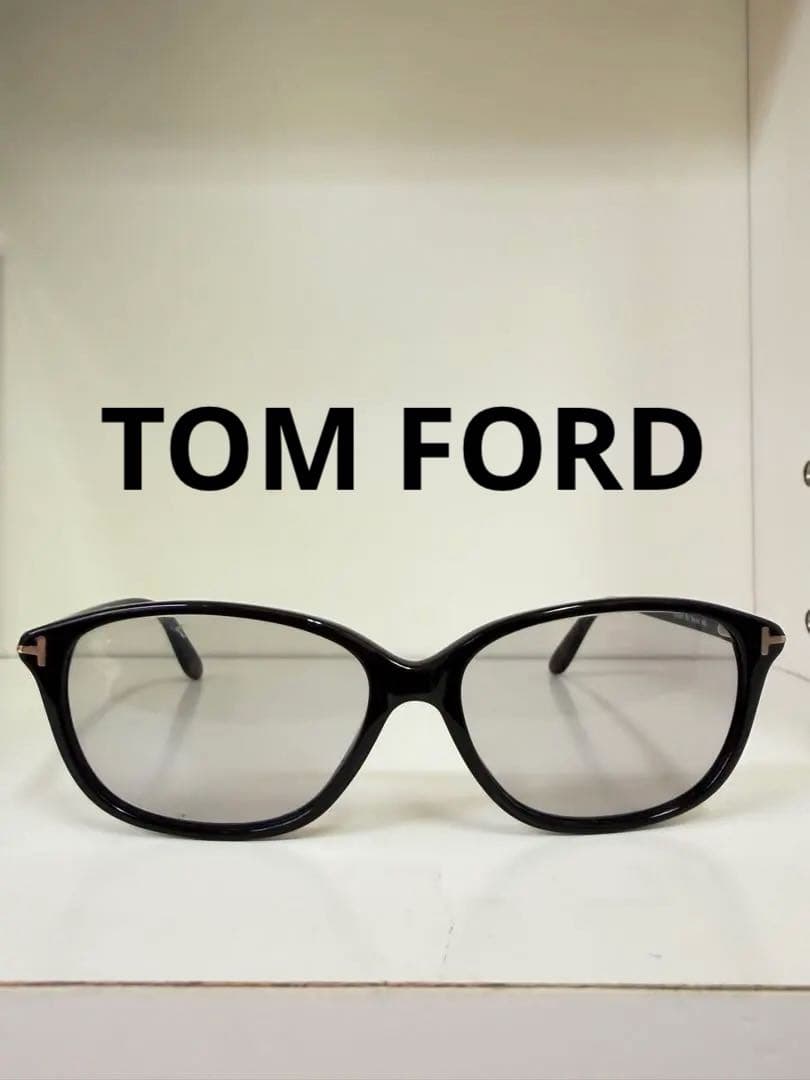 TOM FORD TF5316 001 ブラック グレーレンズ サングラス