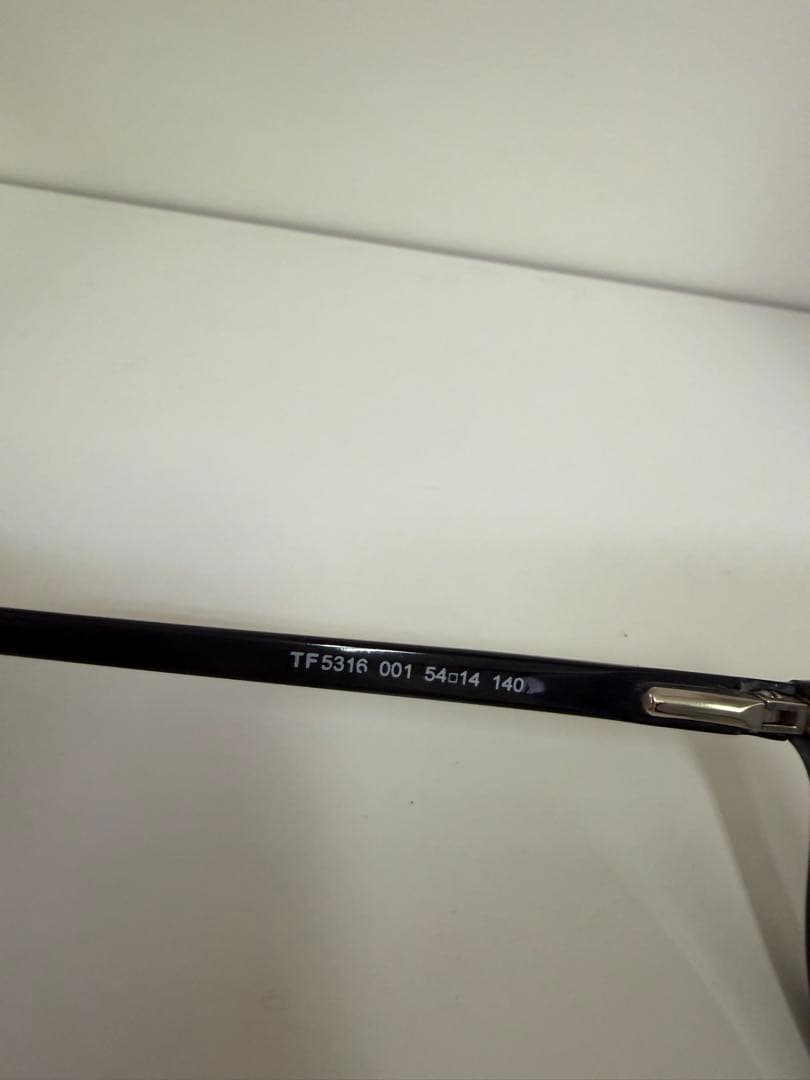 TOM FORD TF5316 001 ブラック グレーレンズ サングラス